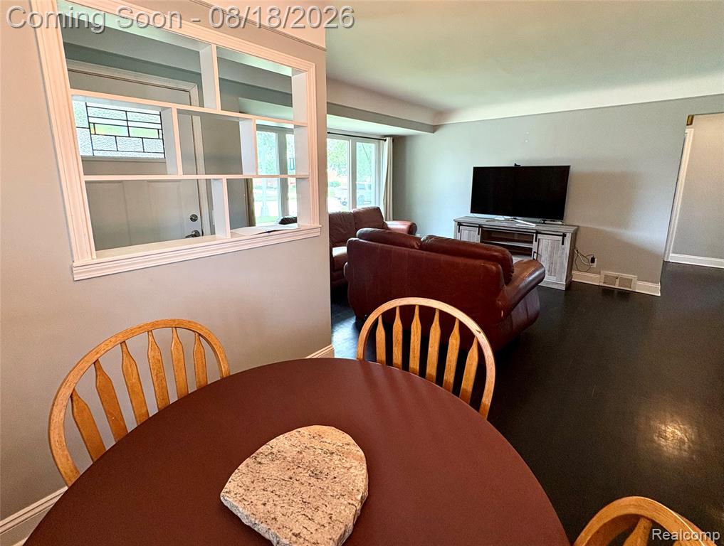 1812 E Longmeadow Road Property Photo 14