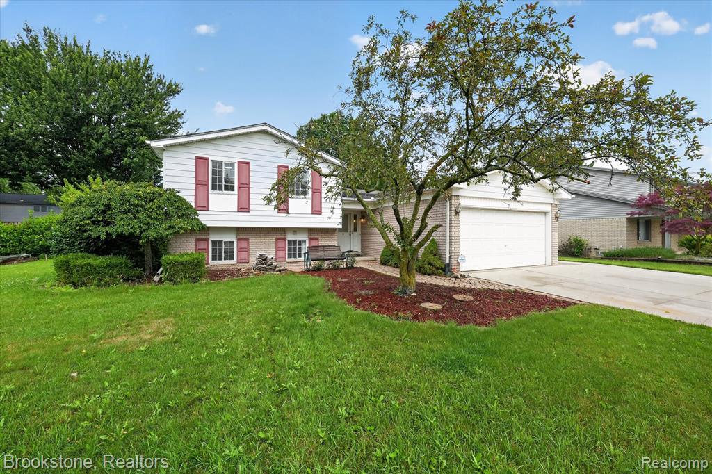 39795 Waldorf Drive Property Photo 2