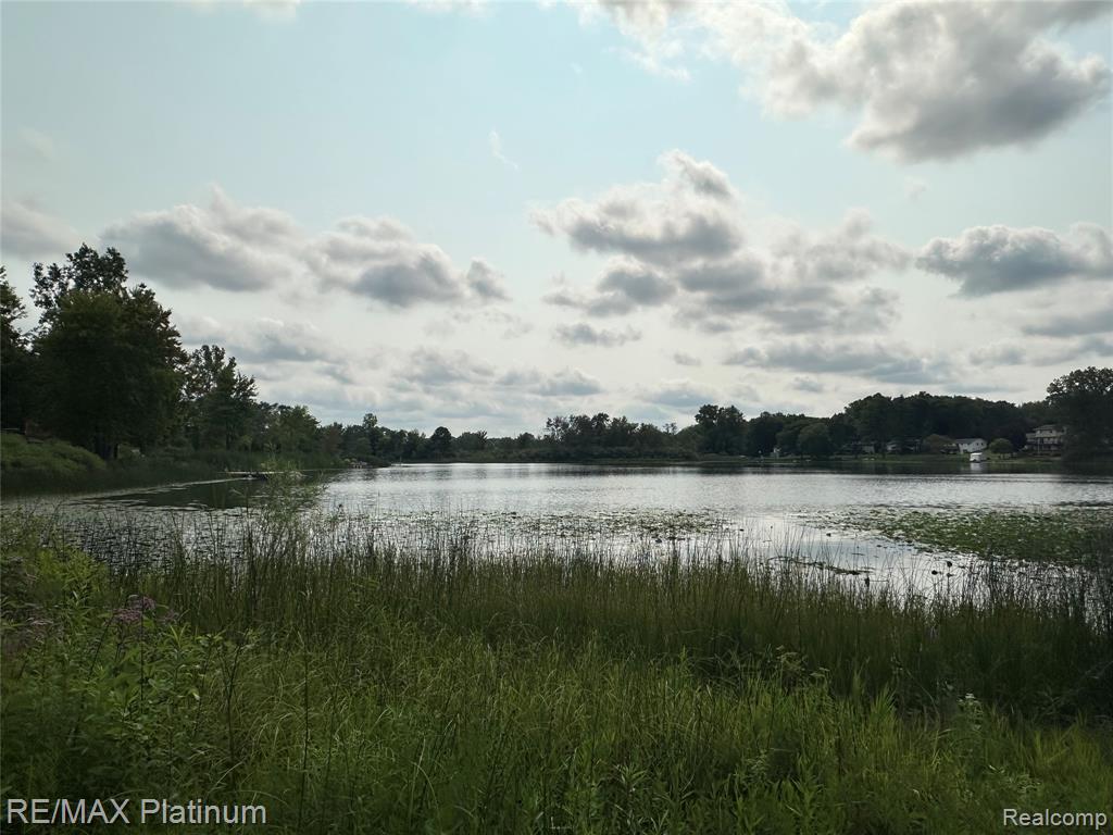 W Peterson Drive Property Photo 1