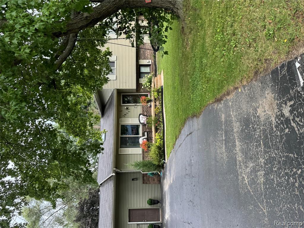 3877 Westlyn Drive Property Photo 3