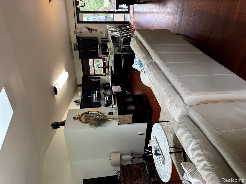 3877 Westlyn Drive Property Photo 5