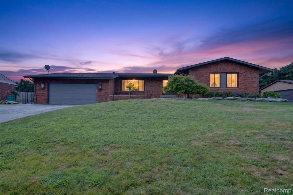 5730 Pine View Drive