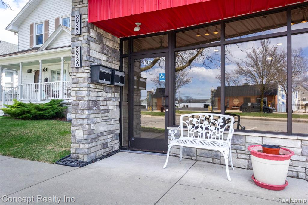 2935 W Jefferson Avenue Property Photo 5