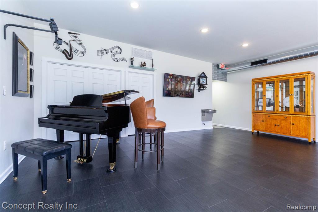 2935 W Jefferson Avenue Property Photo 11