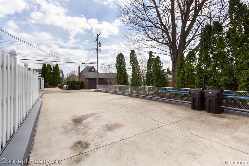 2935 W Jefferson Avenue Property Photo 43