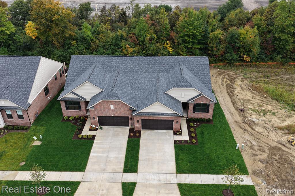 55769 Oak Pointe Drive Property Photo 2