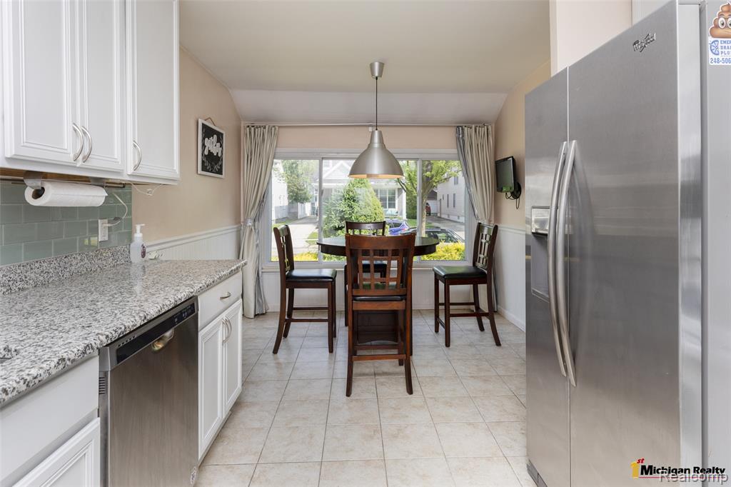 1564 Cole Street Property Photo 9