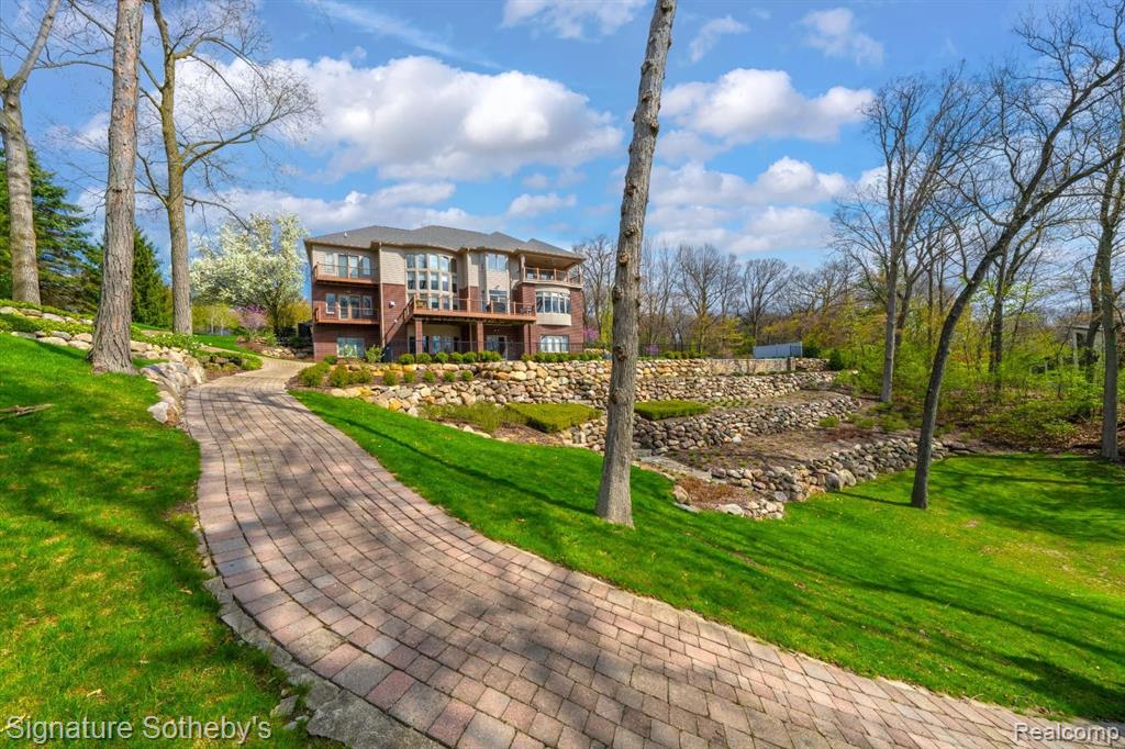 5001 Forest Valley Property Photo 2