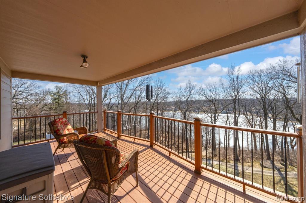 5001 Forest Valley Property Photo 3