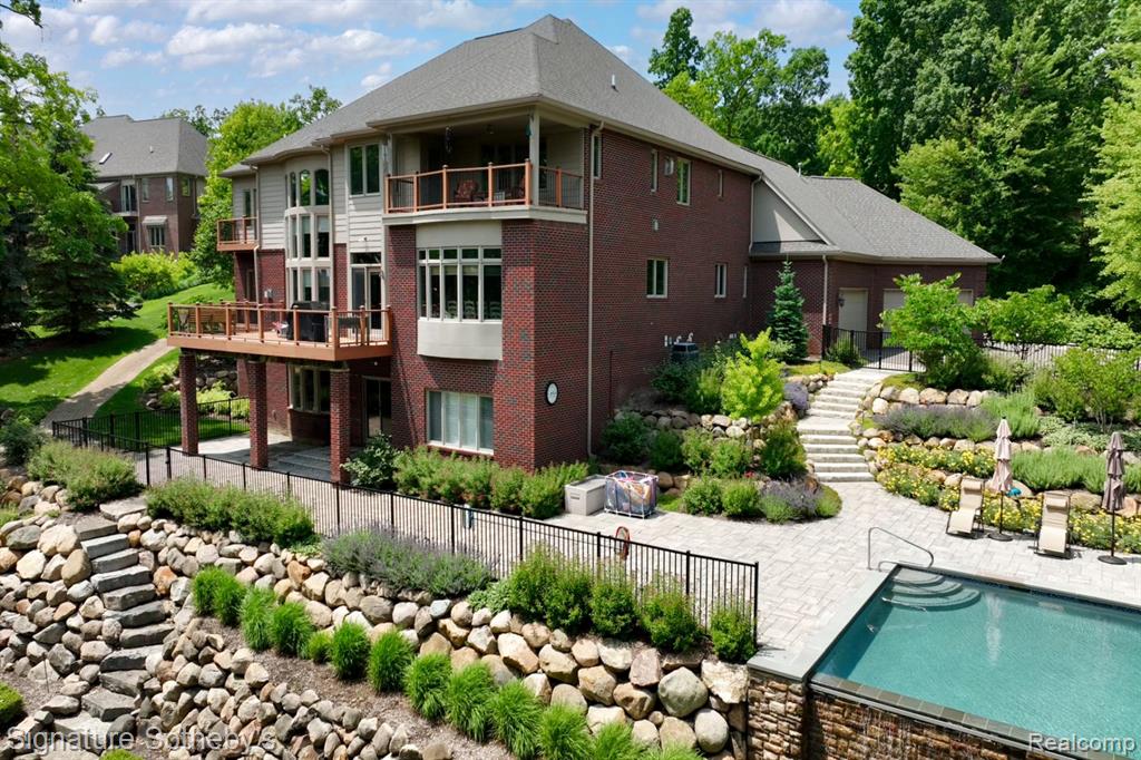 5001 Forest Valley Property Photo 6