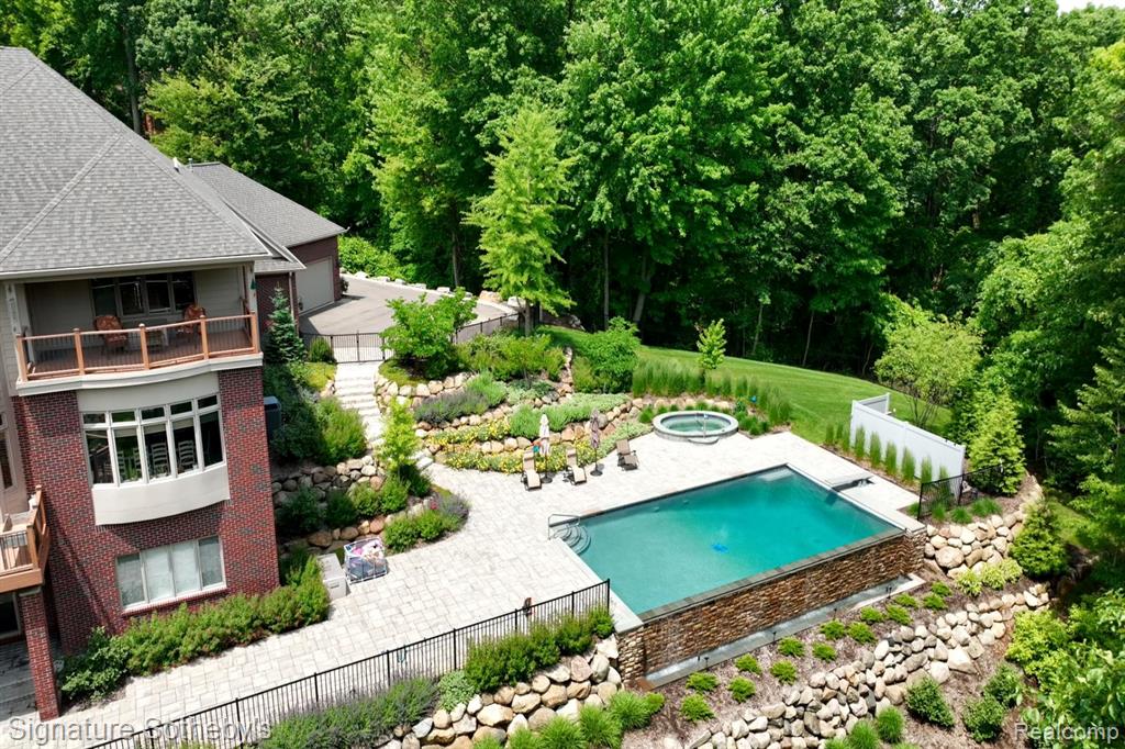 5001 Forest Valley Property Photo 10