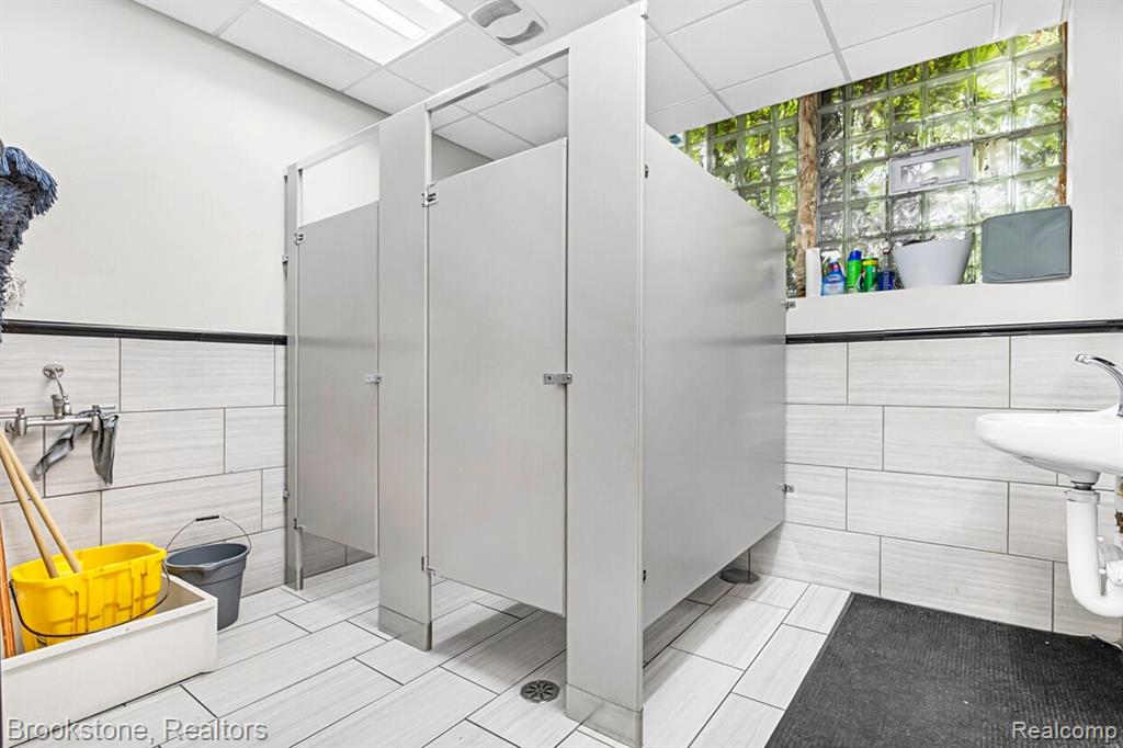 26051 Michigan Avenue Property Photo 10