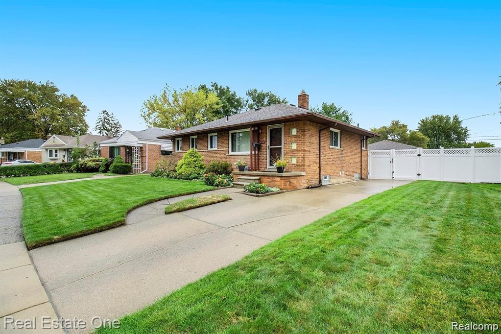4327 Eastlawn Avenue Property Photo 2