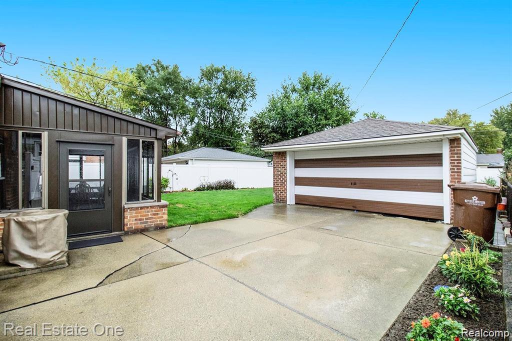 4327 Eastlawn Avenue Property Photo 21