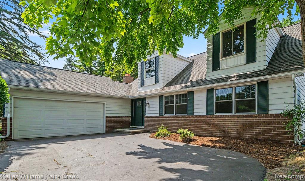 2711 Armstrong Drive