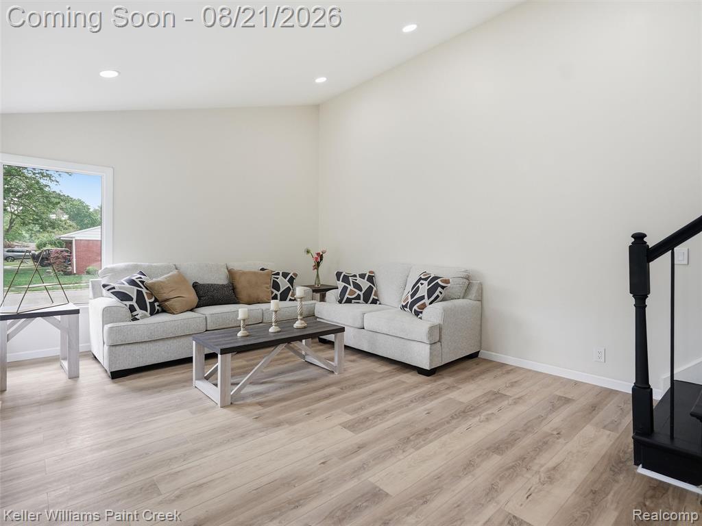 711 Jamaica Drive Property Photo 4