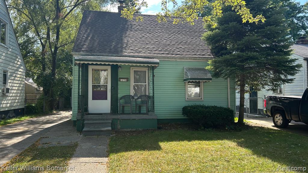 18736 Kenosha Street Property Photo 1
