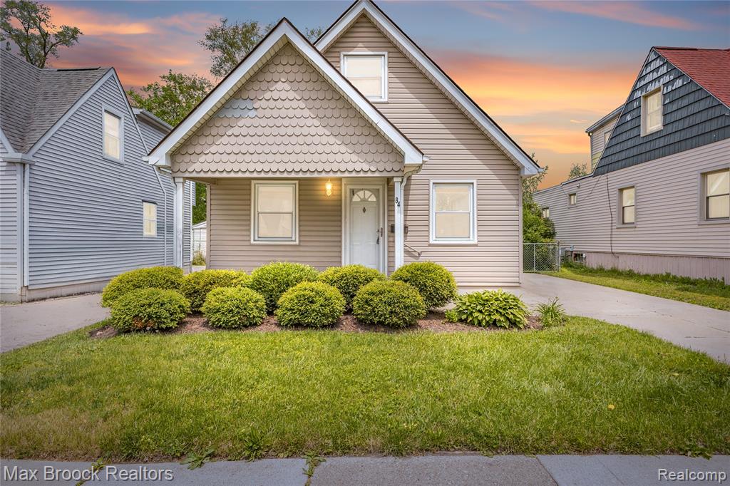 84 W Browning Avenue Property Photo 1