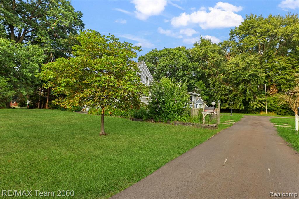 12930 Beech Daly Road Property Photo 5