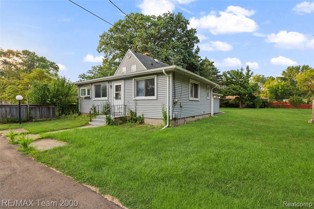 12930 Beech Daly Road Property Photo 8