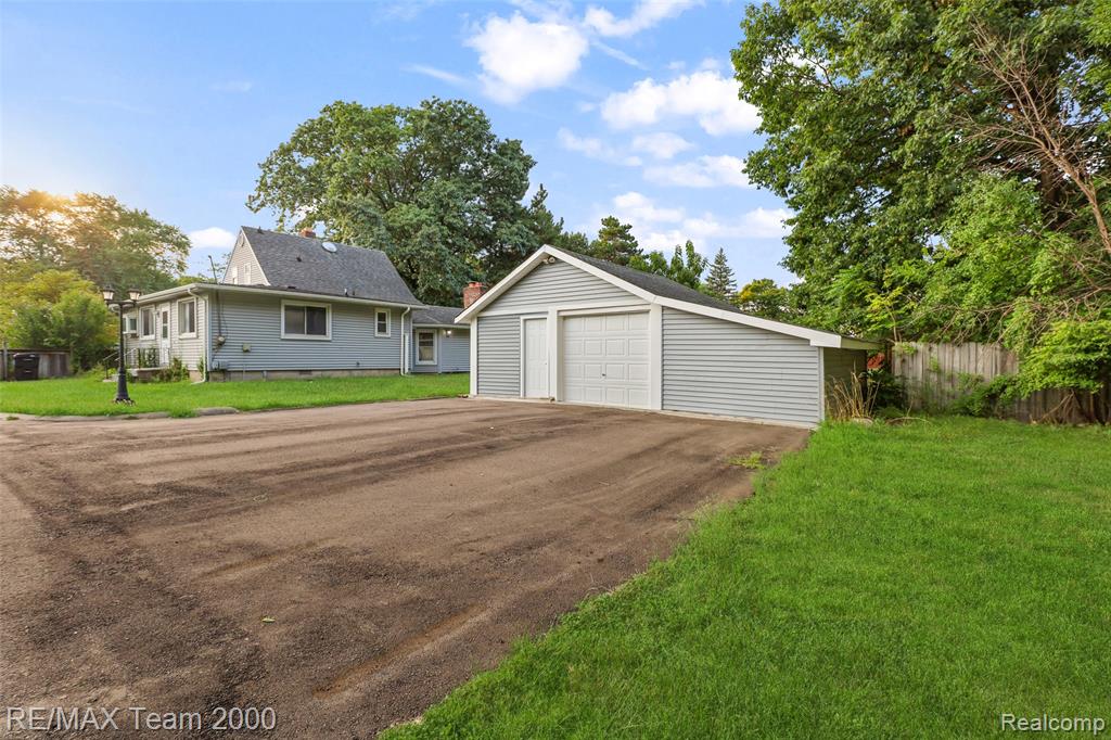 12930 Beech Daly Road Property Photo 9