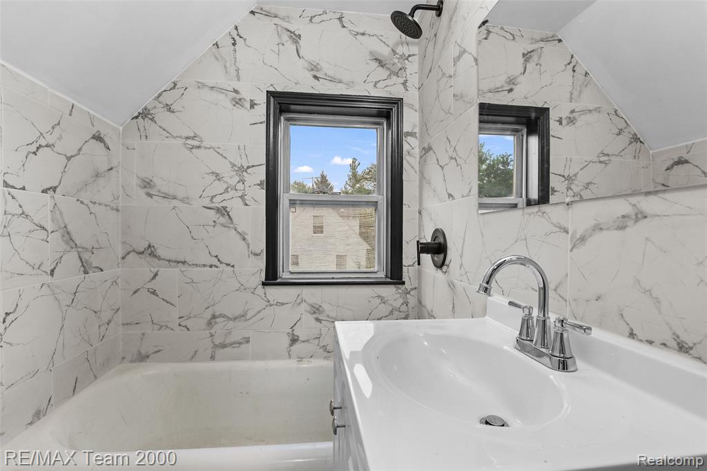 12930 Beech Daly Road Property Photo 33