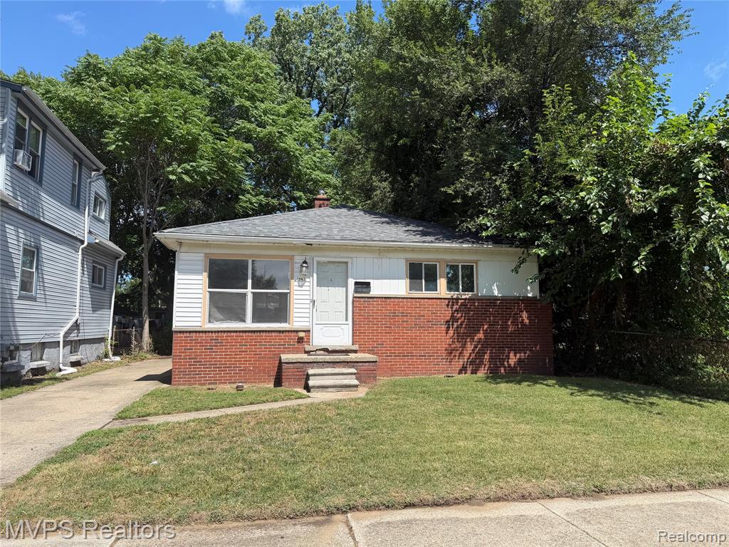 1967 Garrick Avenue Property Photo 2
