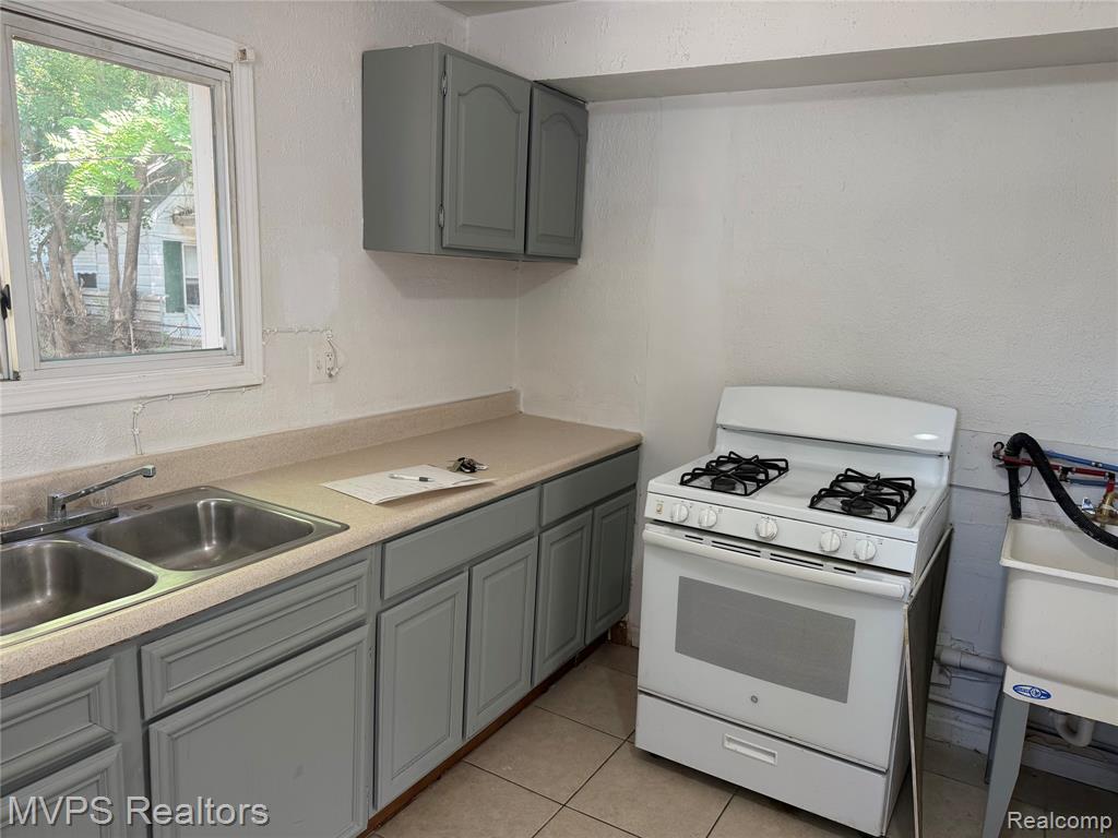 1967 Garrick Avenue Property Photo 15