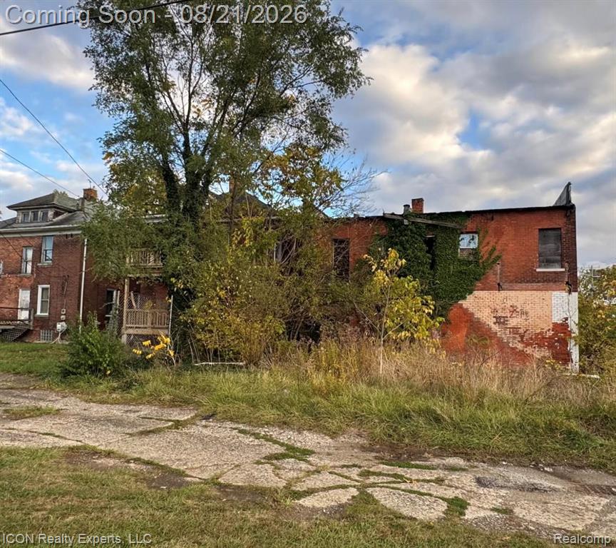 3048 Whitney Street