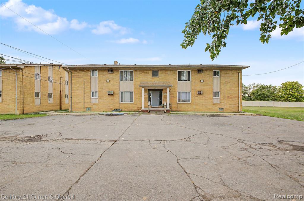 29425 W Jefferson Avenue Property Photo 2
