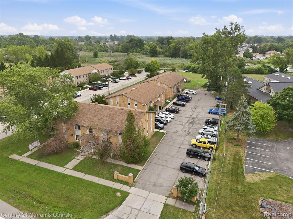 29425 W Jefferson Avenue Property Photo 7