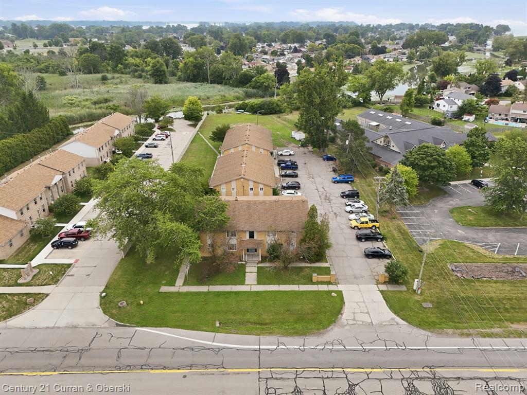 29425 W Jefferson Avenue Property Photo 9