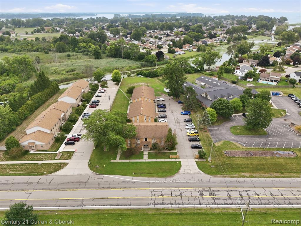 29425 W Jefferson Avenue Property Photo 10