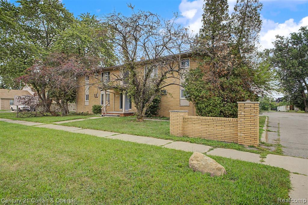 29425 W Jefferson Avenue Property Photo 11