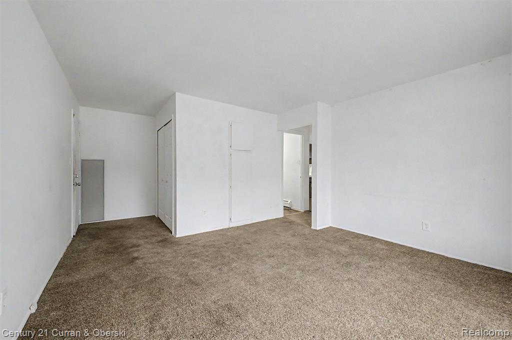 29425 W Jefferson Avenue Property Photo 16