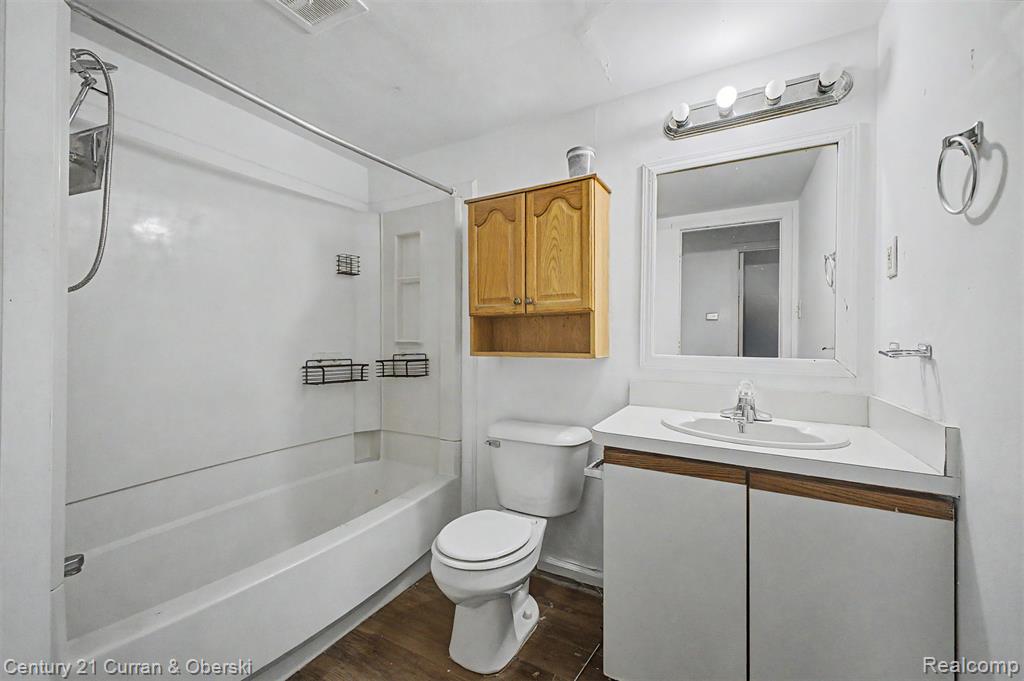 29425 W Jefferson Avenue Property Photo 18