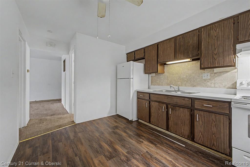 29425 W Jefferson Avenue Property Photo 21