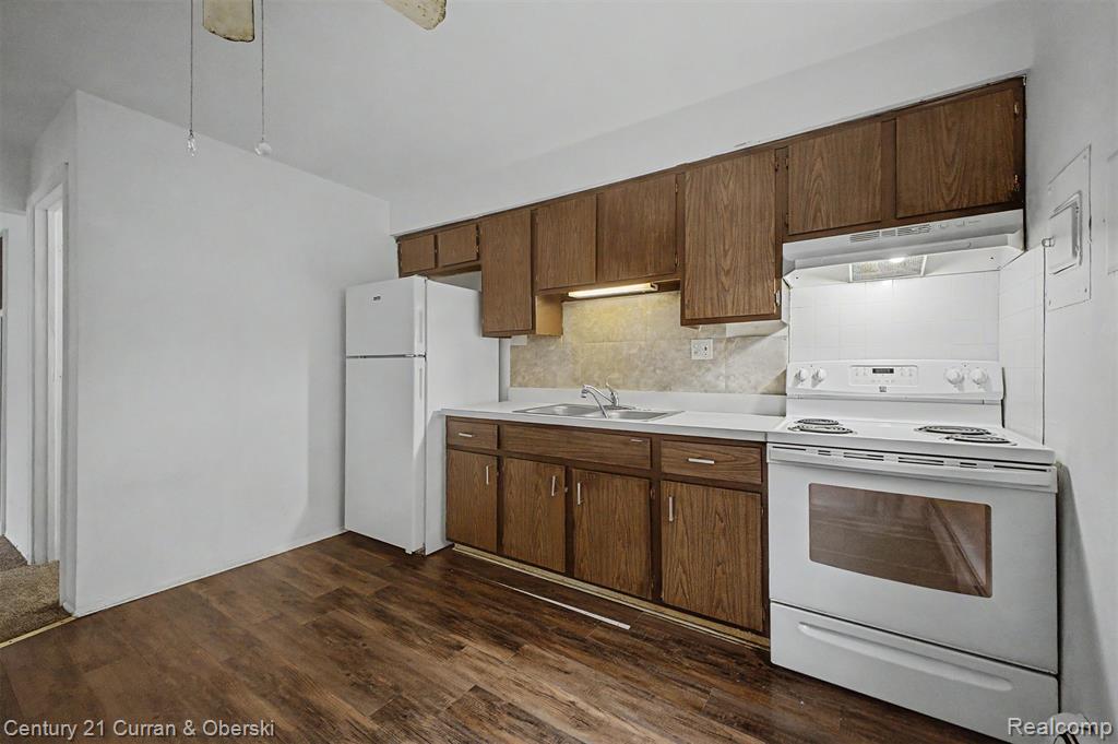 29425 W Jefferson Avenue Property Photo 22