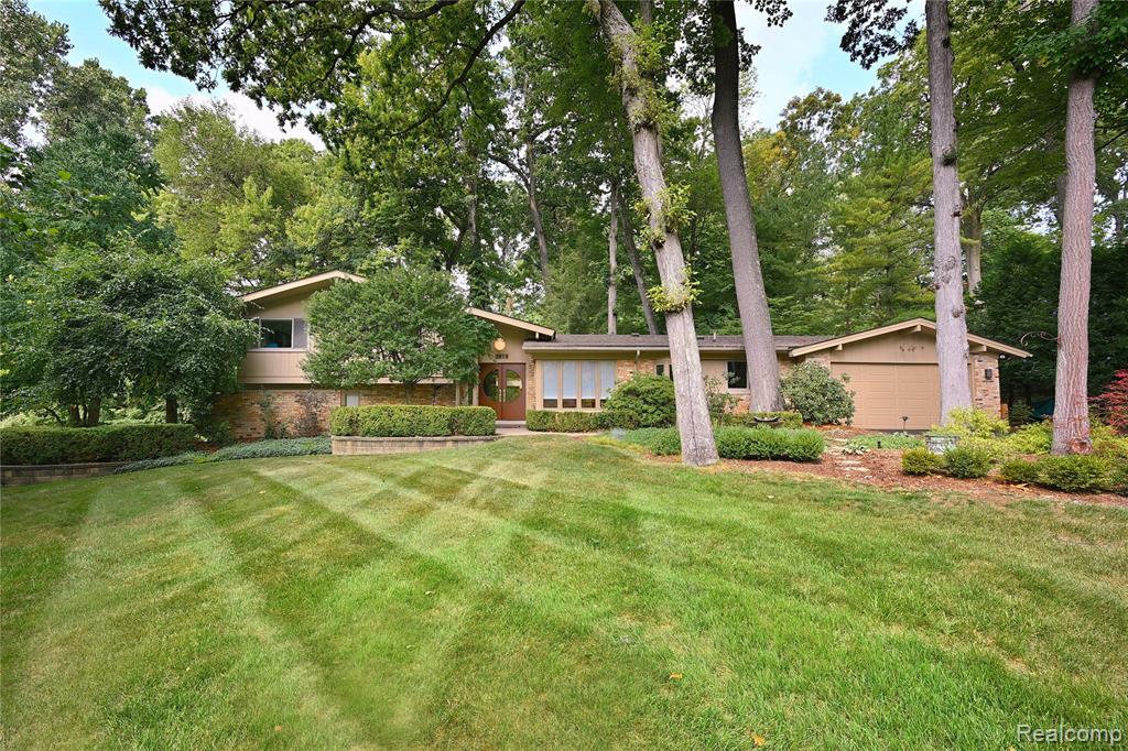 4780 Pickering Road Property Photo 1