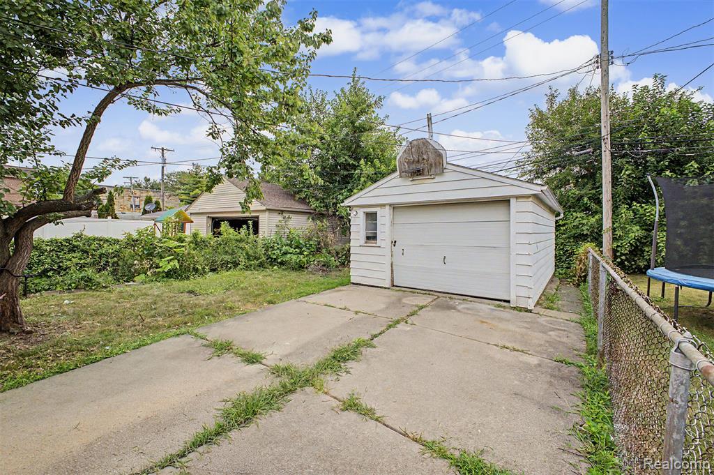 7320 Orchard Avenue Property Photo 3