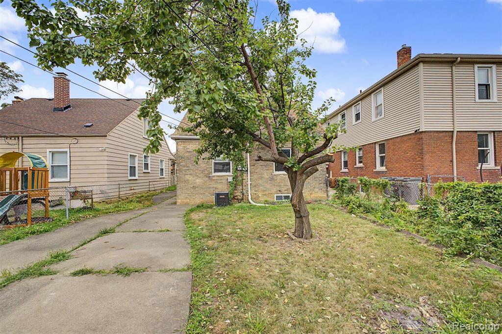 7320 Orchard Avenue Property Photo 5