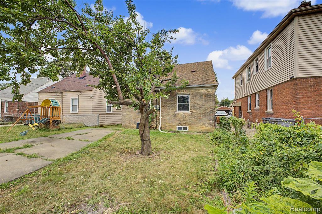 7320 Orchard Avenue Property Photo 6