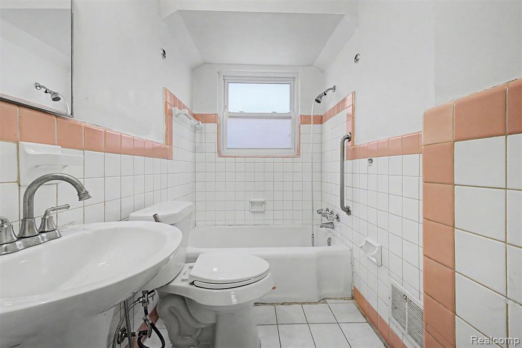 7320 Orchard Avenue Property Photo 18