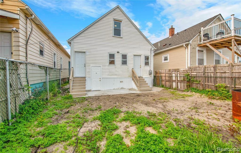 3851 Fredro Street Property Photo 4