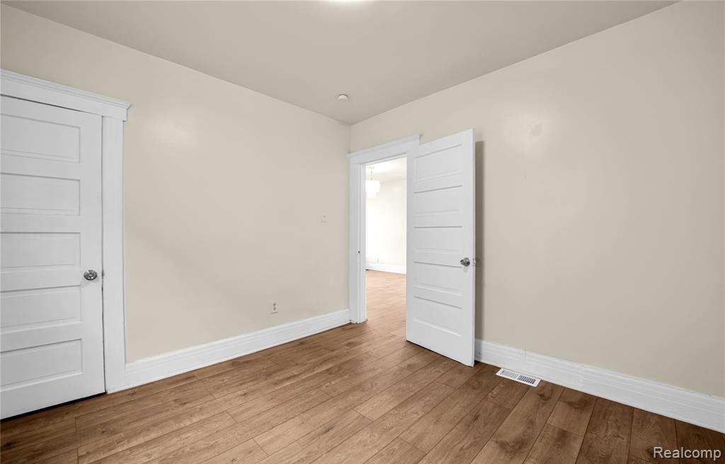 3851 Fredro Street Property Photo 7