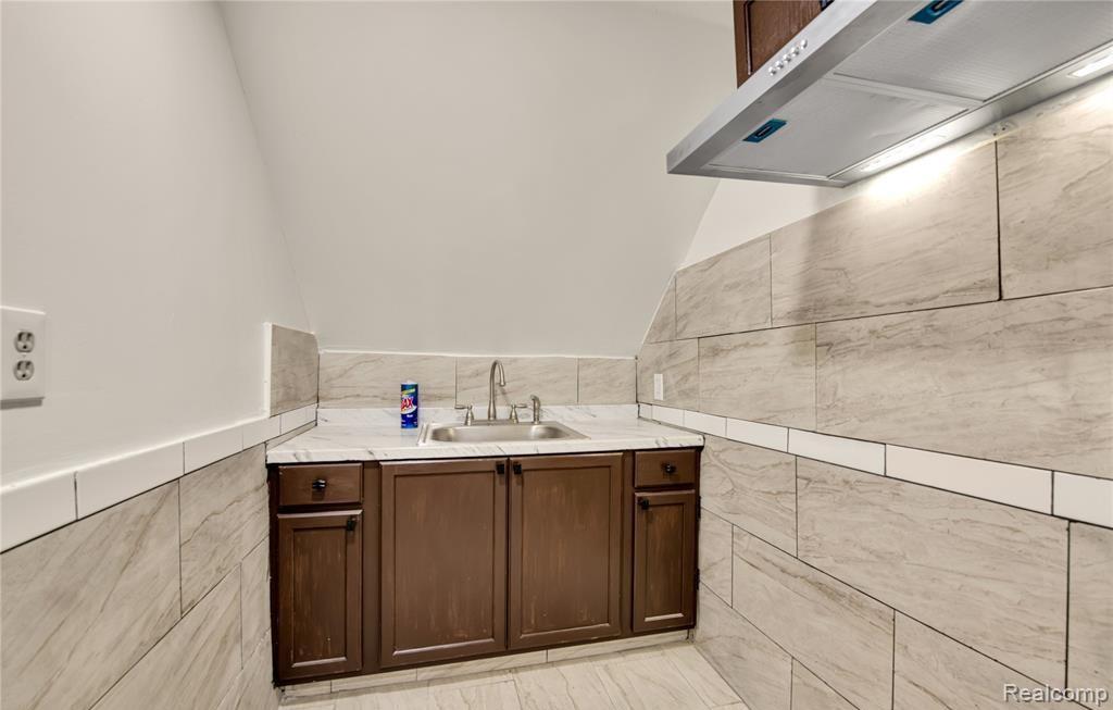 3851 Fredro Street Property Photo 11