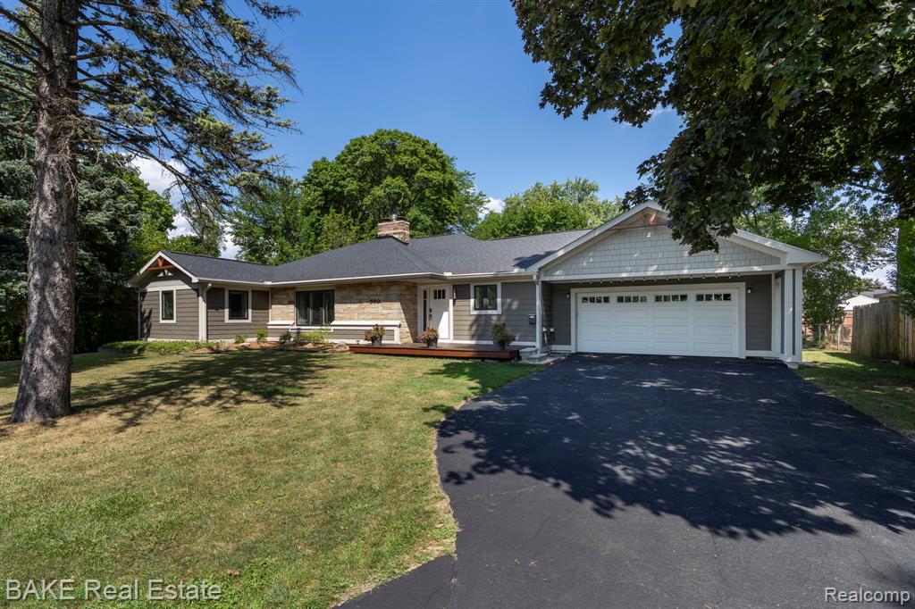 590 N Sheldon Road Property Photo 1