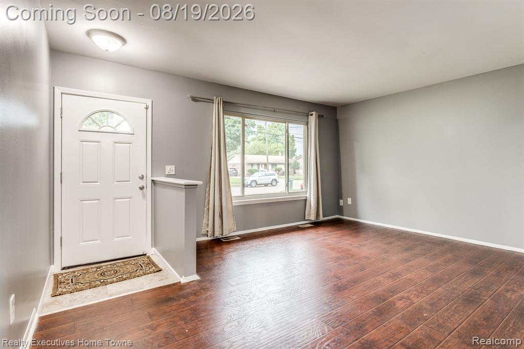 2448 Oakcrest Road Property Photo 2