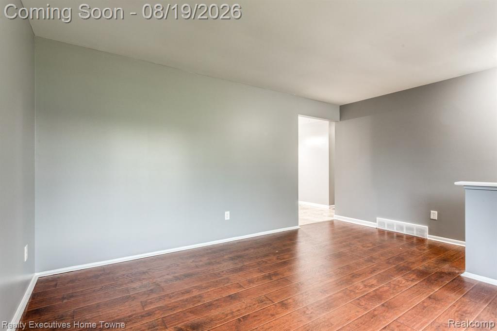2448 Oakcrest Road Property Photo 3