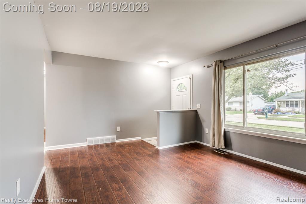 2448 Oakcrest Road Property Photo 4